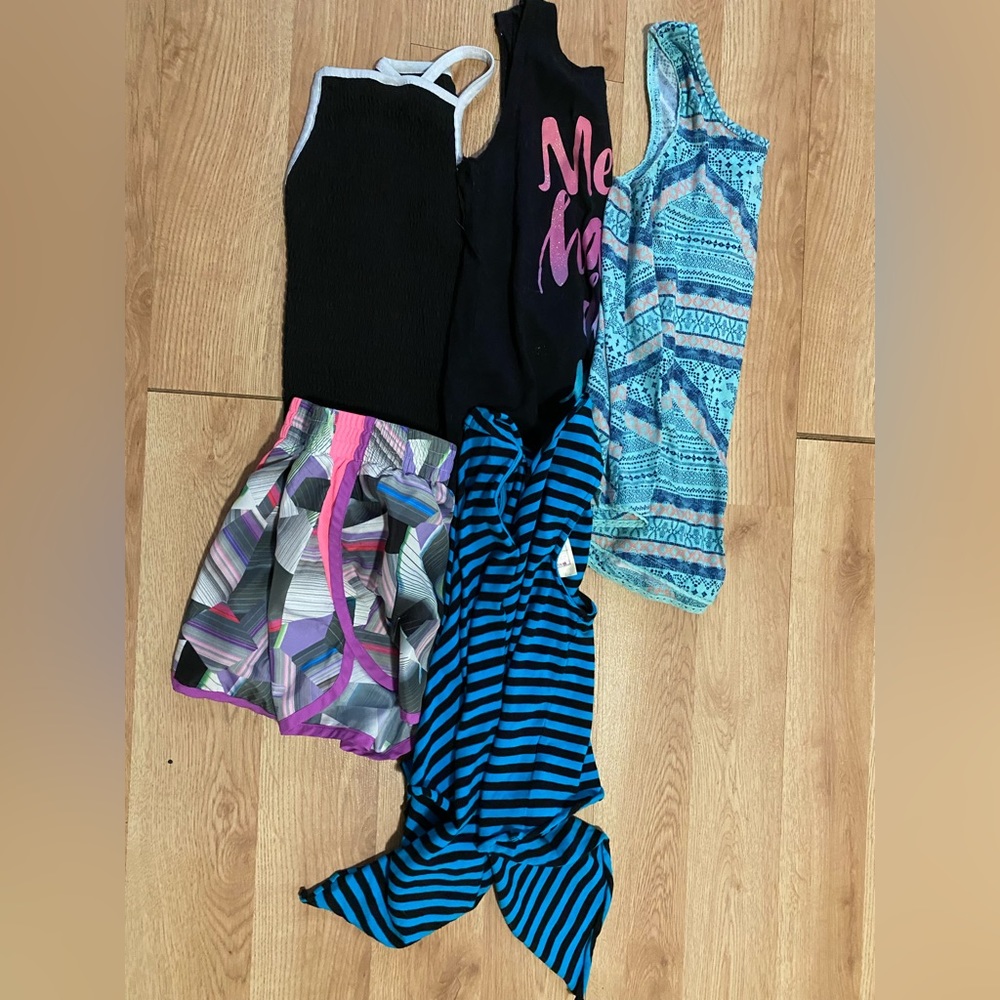 **Bundle** girls lot of 4 summer tops & Champion shorts